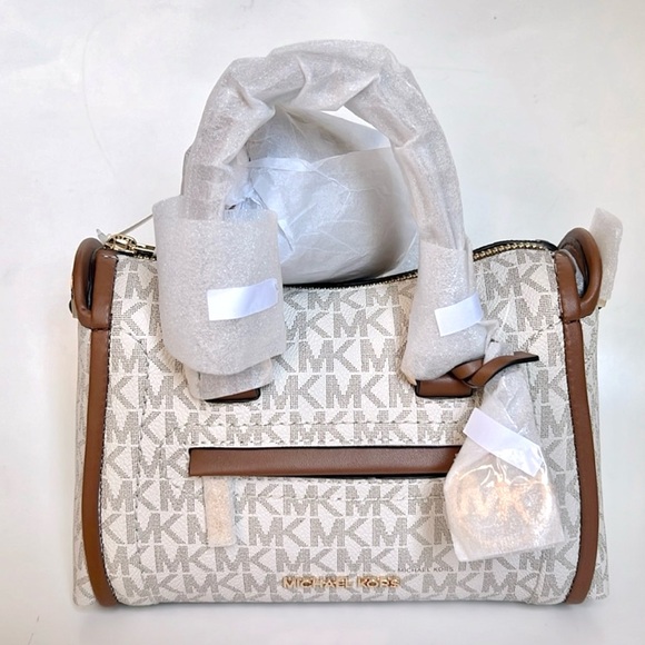 Michael Kors Vanilla Carine XS Crossbody or Mini Purse, NWT - Picture 5 of 6